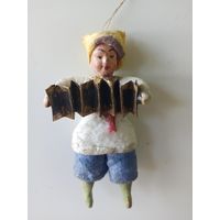 Ёлочная игрушка "ГАРМОНИСТ", папье-маше. (СССР). Торги с 1 рубля. МЦ.