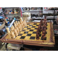 Превосходные большие резные деревянные шахматы(воины). Доска 69х65 см.