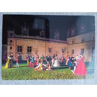 Этнография. Франция, Амбуаз. Постановка местных жителей "При дворе короля"