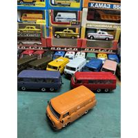 УАЗ-452 (с 1985 года УАЗ-3741), кузов со всеми "глухими" боковыми стеклами за водительским рядом, зеркала заднего вида, ручки дверей отдельными деталями, оранжевый цвет, металл, Тантал, Агат, Саратов