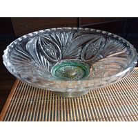 Винтажная хрустальная ваза - фруктовница или конфетница на металлической ножке