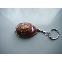 Брелок РАК. Резьба на натуральной ракушке каури.