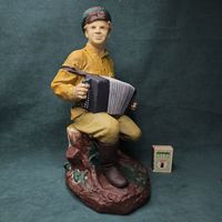 Большая Статуэтка СССР Солдат Красноармеец с гармошкой Партизан Летчик пилот !!!