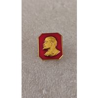 Значек знак Ленин,200 лотов с 1 рубля!!!