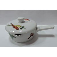 Соусник фарфоровый 70-е годы Германия. Высота 7 см. Диаметр 10 см.