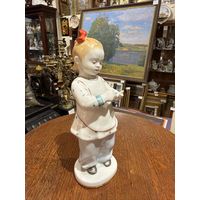 "Первый счёт", ЛФЗ. 1950-1954 г.г. Автор Г. Столбова. Высота 20,3 см.