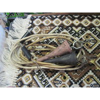 Провода зарядного устройства.