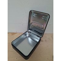 Коробка железная,стильная ,Барильефная надпись,1980-х,тяжелая,толстостенная.