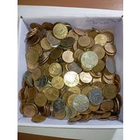 Сборный лот монет Российской федерации с 1992 - 2024 года . Вес 1200 грамм . С рубля .