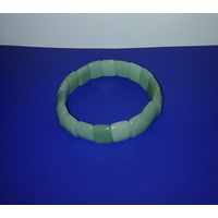 Браслет из натурального красивого камня, кажется нефрит(не помню), безразмерный.