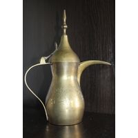 Латунный, арабский кофейник, для заваривания арабского кофе.