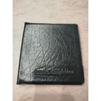 Альбом для монет с двумя видами ячеек.