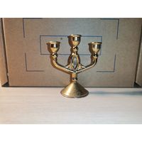 Тяжёлый, металлический подсвечник-миниатюра на 3 свечи, высота 6.5 см.