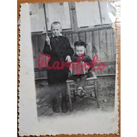 Серьезный гармонист и флагоносец дети типажи прошлого ретро