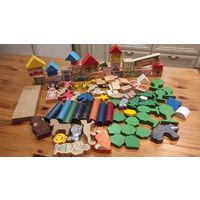 Деревянные конструкторы. 2 штуки, хорошее состояние.