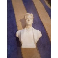 Бюст Маяковского.