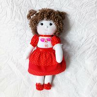 Куколка текстильная ручной работы, с кудряшками.