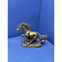Статуэтка конь лошадь бегущая