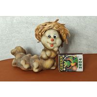 Гусеница статуэтка