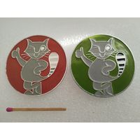 Значок. Кот - полосатый хвост. цена за 1 шт.
