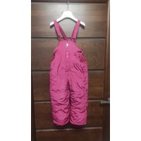 Теплый зимний яркий комбинезон на рост 110-116 см. Очень классный и удобный, верх регулируется на липучках. Длина без учета шлеек меряла сбоку 65 см, шаговый 39 см, Поталии тянется, на резинке 26-33 с
