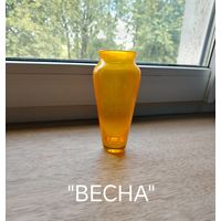 Ваза из цветного стекла