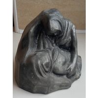 Скорбящая мать.Статуэтка .Силумин.