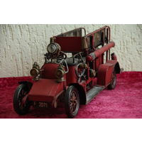 Пожарная машина ( БОЛЬШАЯ , металл )   длинна 45 см , ширина 15 см , высота 17,5 см