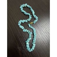Бусы из бирюзового цвета  камней .