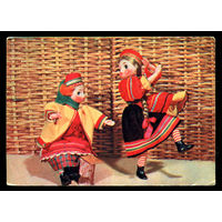 Русский сувенир. Куклы в национальных костюмах. Худ. Р. Спасская. 1968