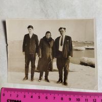 Фотография. Суровые Советские люди. Муж - фронтовик и сын -  комсомолец