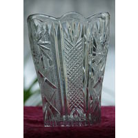 Ваза хрустальная (высота 18см , диаметр 13 см )  целая