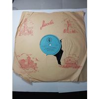 Граммафонная пластинка . Апрелевский завод . И опять во дворе , Ты мое земное притяжение .