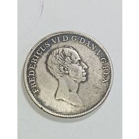 Серебряная монета Дании номиналом 1 ригсдалер спесие (1 Rigsdaler Species), отчеканенная в 1839 году в последний  год правления короля Фредерика VI.