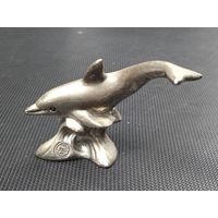 Фигурка дельфин