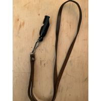 Оригинальный свисток из НАЗа-носимый аварийный запас, советского пилота! Для подачи звукового сигнала спасательной группе после катапультирования!