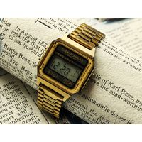 Электронные наручные часы из СССР Электроника 5 с нечастой стекломаской и в нечастом корпусе, с браслетом.