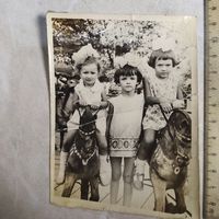 Фотография. История СССР в лицах. Девочки на карусели. Винтаж. Ретро СССР.