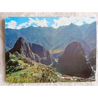 Перу, панорамный вид на руины Мачупикчу. Гранитный город обнаружен в 1911 г.