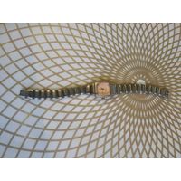 Часы наручные с браслетом. ТИКАЮТ. Состояние на скане. В коллекцию,ремонт,на запчасти.