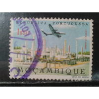 Мозамбик, колония Португалии, 1962. Самолет над заводом
