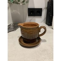 Винтажный сливочник на блюдце