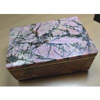 Шкатулка тяжелая из камня Родонит. Урал. 10.5 см.