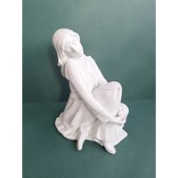 Статуэтка девушки, Европа,  19 см.