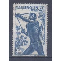 [1142] Французские колонии. Камерун 1946. Культура и быт.Охотник с.луком. Гашеная марка.