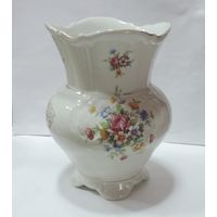 Ваза фарфоровая 70 -е годы Германия. Высота 16.5 см.
