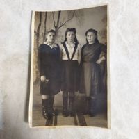 Фотография. История СССР в лицах. Подружки. Винтаж. Мода 1950-х.