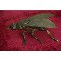 Статуэтка - пепельница " Муха "  (  11,5 см х  18 см , высота 6 см )