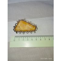 Брошь янтарь имитация СССР винтаж