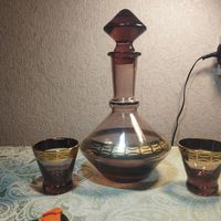 ШТОФ ГРАФИН и 4стопки. БОГЕМИЯ. Розово-Марганцевое стекло. Позолота. Винтаж